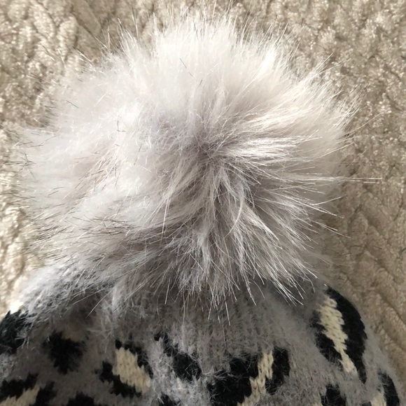 Grey leopard print winter hat. Dolls kill - Picture 2 of 4